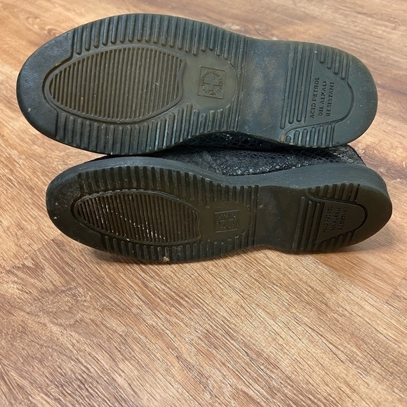 Dr Martens FLORA SNAKE-PATTERN CHELSEA BOOTS BLACK - Picture 7 of 10